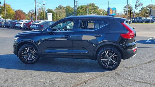 2025 Volvo XC40 B5 Core