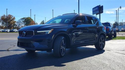 2025 Volvo XC40 B5 Core