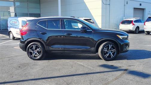 2025 Volvo XC40 B5 Core