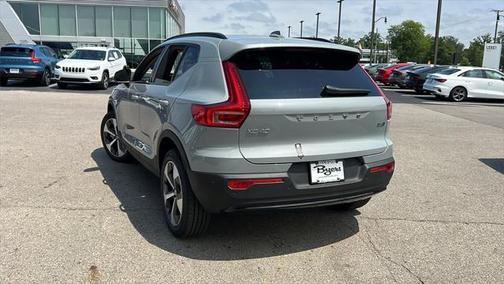 2025 Volvo XC40 B5 Plus Dark Theme