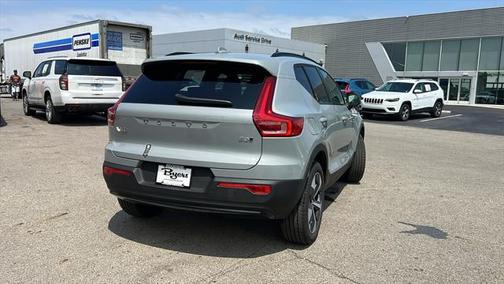 2025 Volvo XC40 B5 Plus Dark Theme