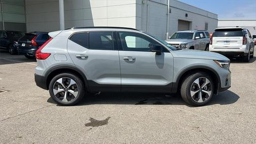 2025 Volvo XC40 B5 Plus Dark Theme