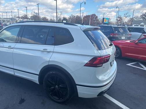 2022 Volkswagen Tiguan 2.0T SE R-Line Black 4MOTION