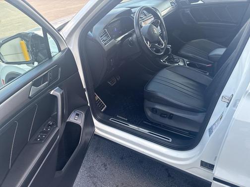 2022 Volkswagen Tiguan 2.0T SE R-Line Black 4MOTION