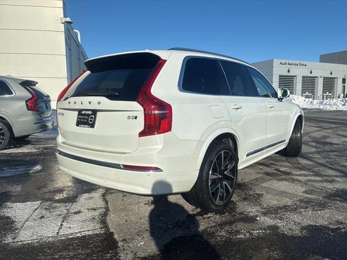2024 Volvo XC90 B5 Plus
