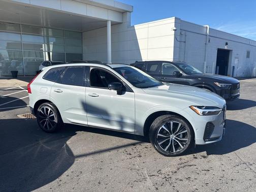 2025 Volvo XC60 B5 Plus