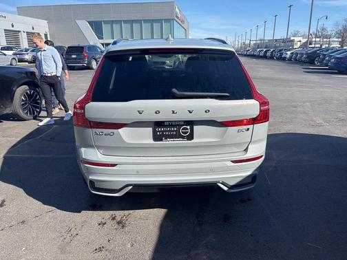 2025 Volvo XC60 B5 Plus