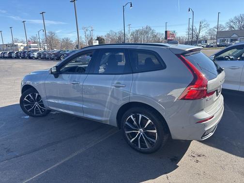 2025 Volvo XC60 B5 Plus