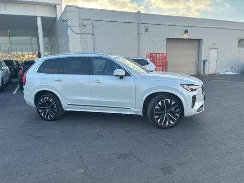 2025 Volvo XC90 B6 Plus 7-Seater
