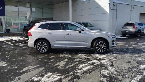 2023 Volvo XC60 B5 Plus Bright Theme