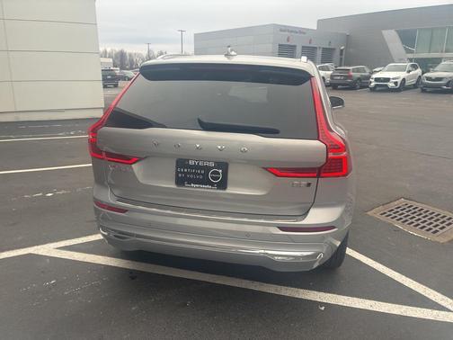 2023 Volvo XC60 B5 Plus Bright Theme