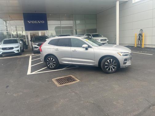 2023 Volvo XC60 B5 Plus Bright Theme