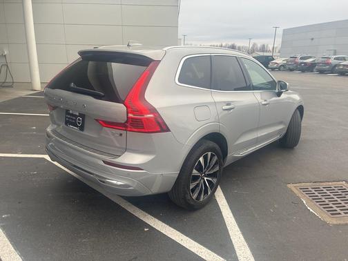 2023 Volvo XC60 B5 Plus Bright Theme