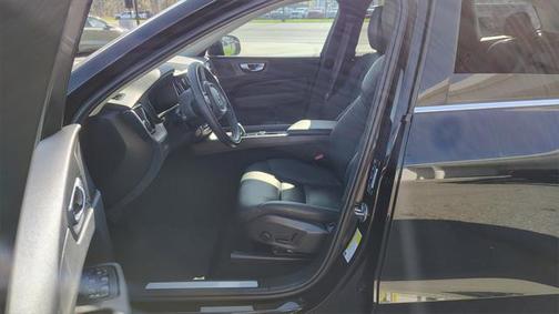 2022 Volvo XC60 Recharge Plug-In Hybrid T8 Inscription Expression