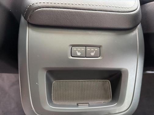 Silver Dawn Metallic 2025 Volvo XC60 B5 Plus