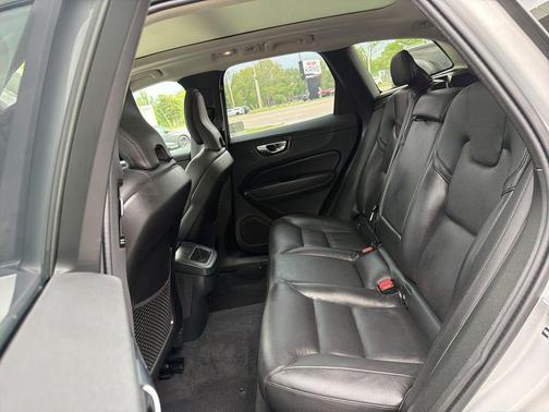 Silver Dawn Metallic 2025 Volvo XC60 B5 Plus