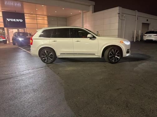 2024 Volvo XC90 B6 Plus Bright Theme