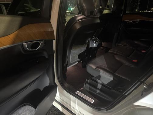 2024 Volvo XC90 B6 Plus Bright Theme