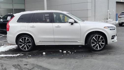 2024 Volvo XC90 B6 Plus Bright Theme