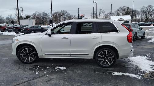 2024 Volvo XC90 B6 Plus Bright Theme