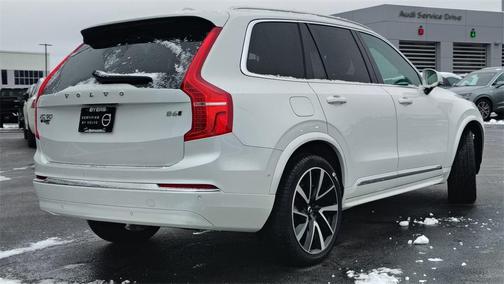 2024 Volvo XC90 B6 Plus Bright Theme