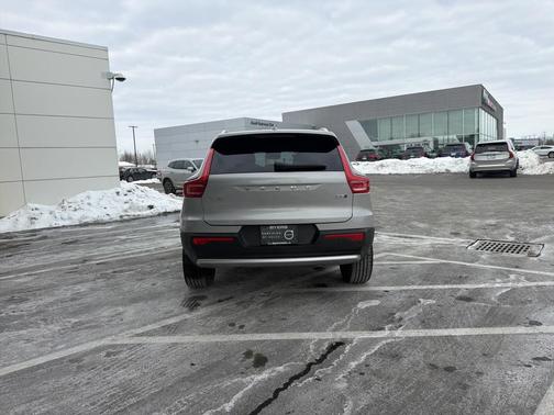 2025 Volvo XC40 B5 Plus Bright Theme