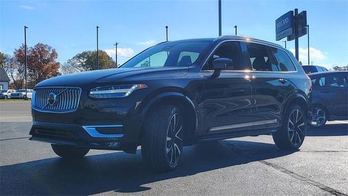 2024 Volvo XC90 B5 Plus