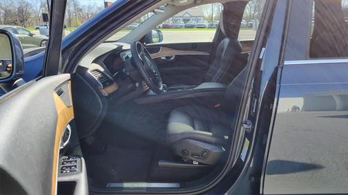 2024 Volvo XC90 B5 Plus