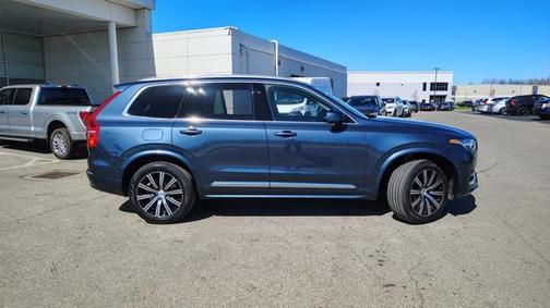 2024 Volvo XC90 B5 Plus