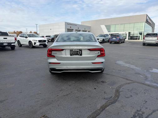 2025 Volvo S60 B5 Core