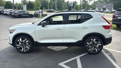Crystal White 2026 Volvo XC40 B5 Plus