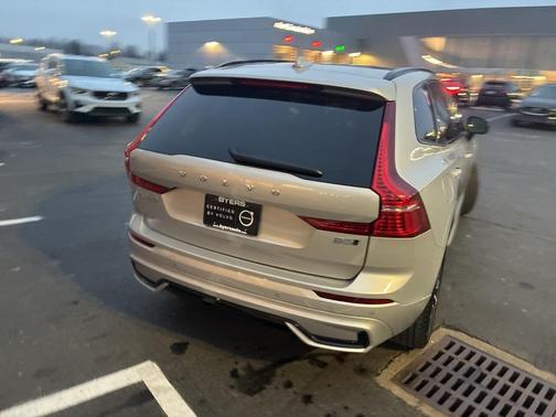 2025 Volvo XC60 B5 Plus