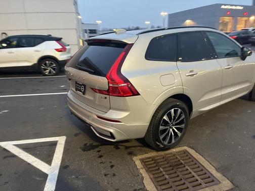 2025 Volvo XC60 B5 Plus