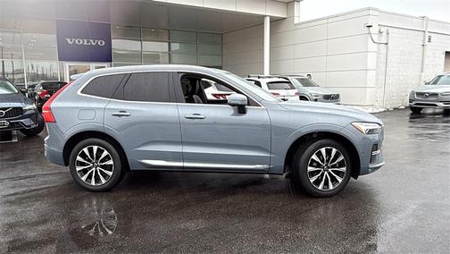 2023 Volvo XC60 B5 Plus Bright Theme