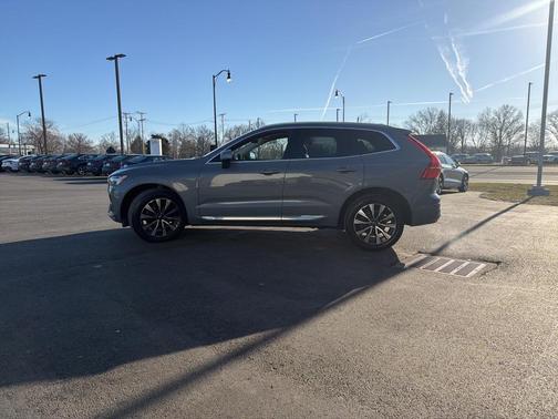 2023 Volvo XC60 B5 Plus Bright Theme