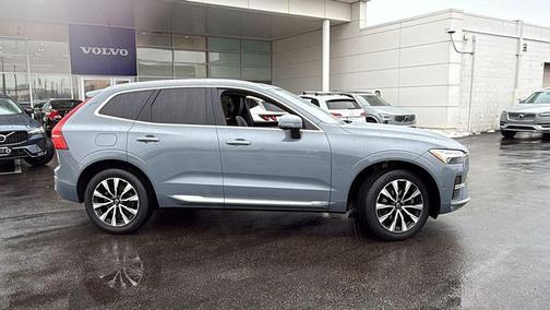 2023 Volvo XC60 B5 Plus Bright Theme
