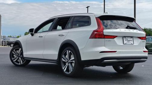 2026 Volvo V60 Cross Country B5 Plus