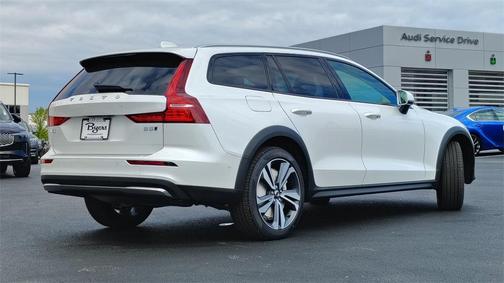 2026 Volvo V60 Cross Country B5 Plus
