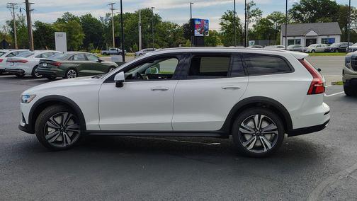 2026 Volvo V60 Cross Country B5 Plus