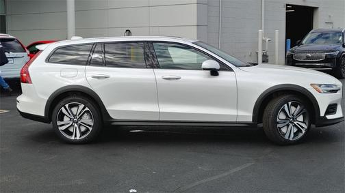 2026 Volvo V60 Cross Country B5 Plus