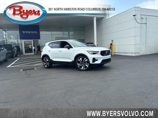 Crystal White 2023 Volvo XC40 B5 Plus Dark Theme