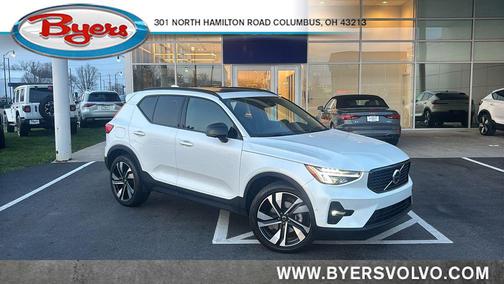 Crystal White 2023 Volvo XC40 B5 Plus Dark Theme