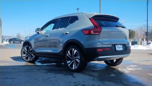 2025 Volvo XC40 B5 Plus Bright Theme