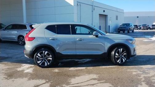 2025 Volvo XC40 B5 Plus Bright Theme
