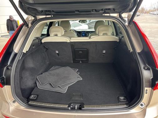 2023 Volvo XC60 B5 Core