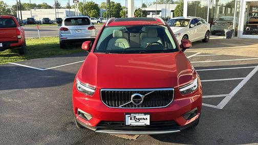 Fusion Red Metallic 2019 Volvo XC40 T5 Momentum