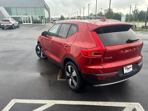 Fusion Red Metallic 2019 Volvo XC40 T5 Momentum