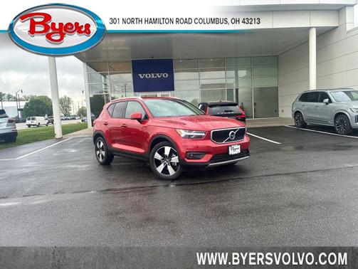Fusion Red Metallic 2019 Volvo XC40 T5 Momentum SUV
