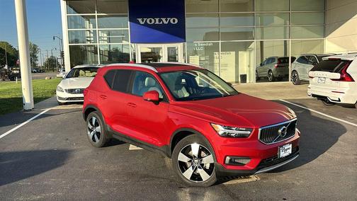 Fusion Red Metallic 2019 Volvo XC40 T5 Momentum