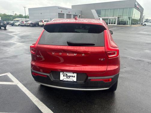 Fusion Red Metallic 2019 Volvo XC40 T5 Momentum